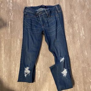 Hollister Distressed Low-Rise Ripped Jean Legging